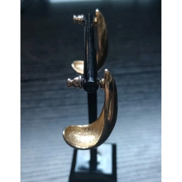 Vintage Gold Tone Modernist Crescent Post Earrings Sculptural Minimalist 1990s - Picture 2 of 4